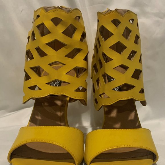 NEW DB DK Ladies Yellow Shoes - Picture 3 of 11